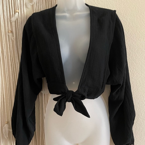 🆕 Urban Outfitters Tie Front Crop Top- Size Small - Picture 1 of 8